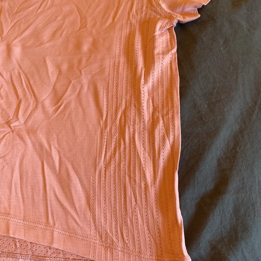 Lululemon Train to be Pink Short Sleeve Breeze 8 - Picture 4 of 5